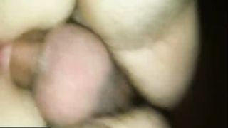 Парень перед камерой вдул чужой жене в мокрое влагалище и узкий анус