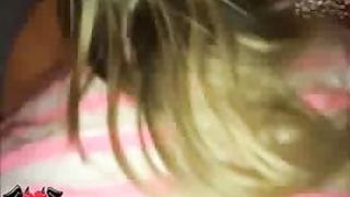 Мужик длинным писюном трахнул жену друга до камшота на жопу